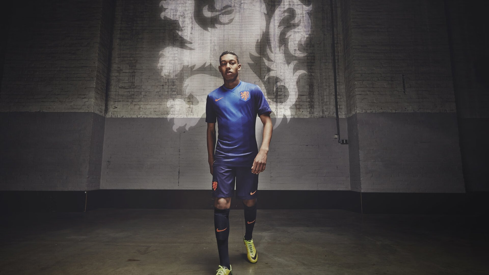 欧冠半决赛:次回合曼城四球逆转总比分 彻底打破“欧冠紧张综合征”